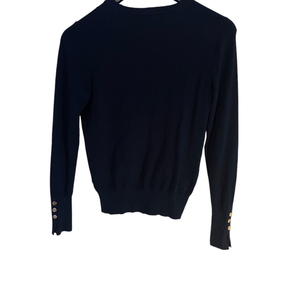 WOMEN’S DARK BlUE TAHARI SWEATER. CLASSIC FIT. SIZE MEDIUM. CUTE BUTTON SLEEVES.